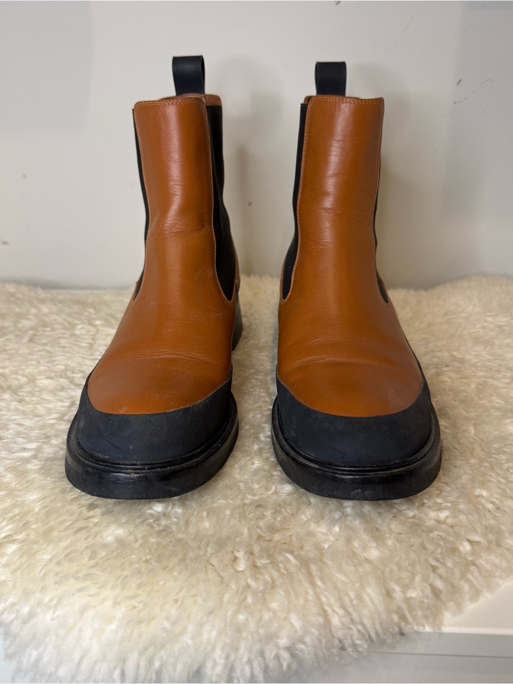 Women’s Frame Tan Leather Chelsea Boots with Black Rubber Toe size 39